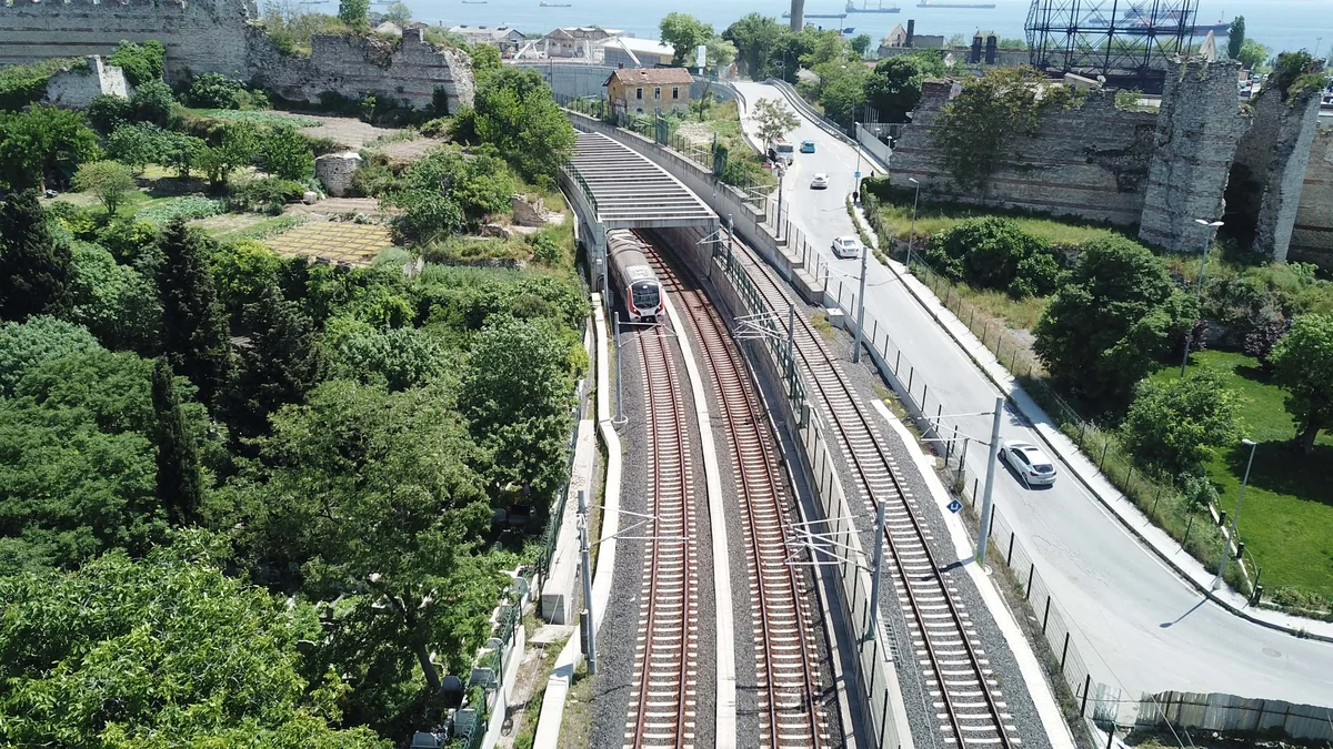 İstanbulun Avropa və Asiya hissəsini birləşdirən dəmir yolu xətti istismara verilib