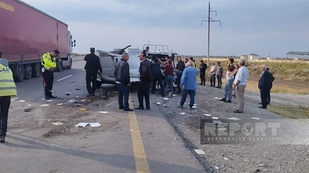 Kürdəmirdə mikroavtobus traktorla toqquşub, xəsarət alanlar var