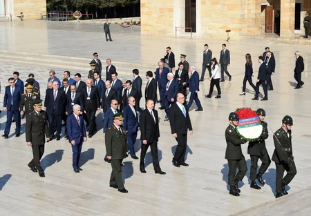 Prezident İlham Əliyev Ankarada Anıtqəbiri ziyarət edib