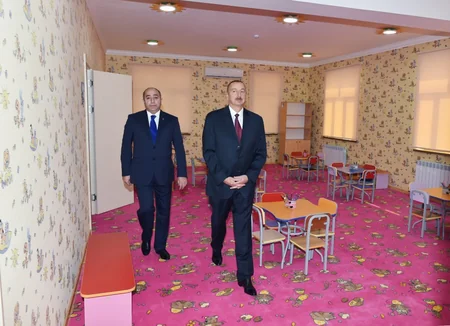 Azərbaycan Prezidenti Kürdəmirdə məktəb binasının açılışında iştirak edib