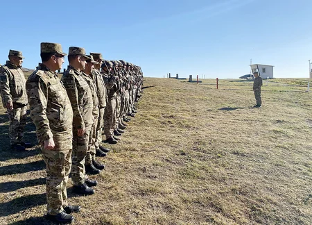 Начальник Генштаба проверил боеготовность расположенных в высокогорье воинских частей в приграничных с Арменией районах