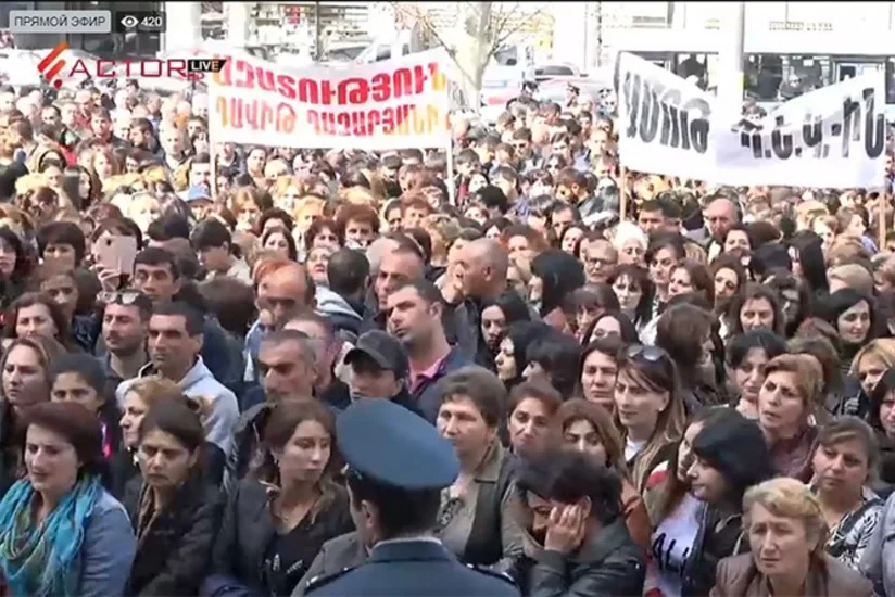 Yerevanda aksiya iştirakçıları ilə polis arasında toqquşma olub - VİDEO - YENİLƏNİB-2
