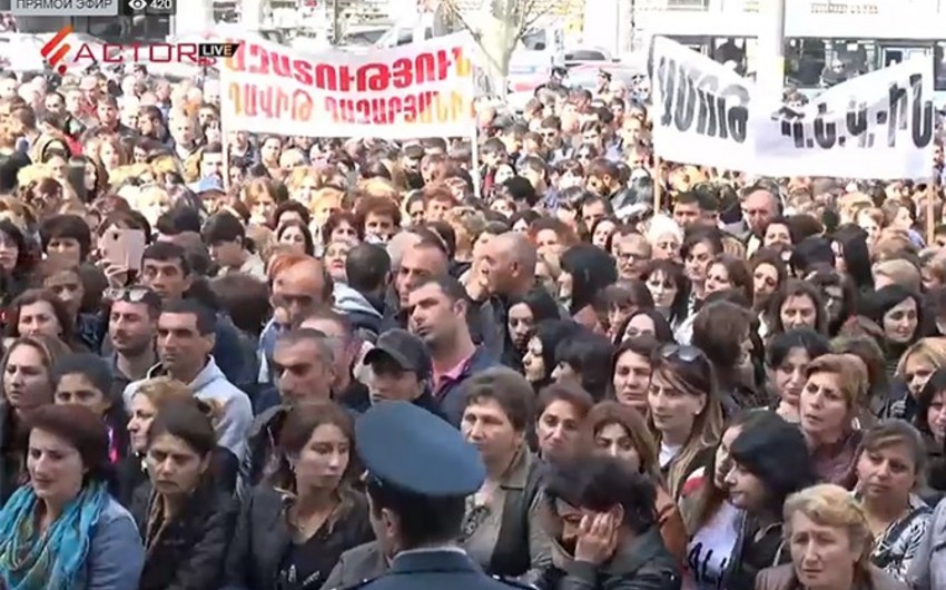 Yerevanda aksiya iştirakçıları ilə polis arasında toqquşma olub - VİDEO - YENİLƏNİB-2