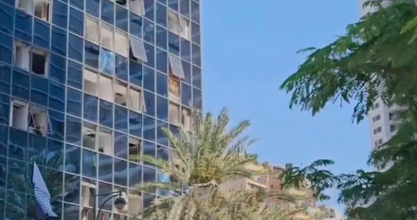 İranın raketi Təl-Əvivin ticarət rayonuna düşüb