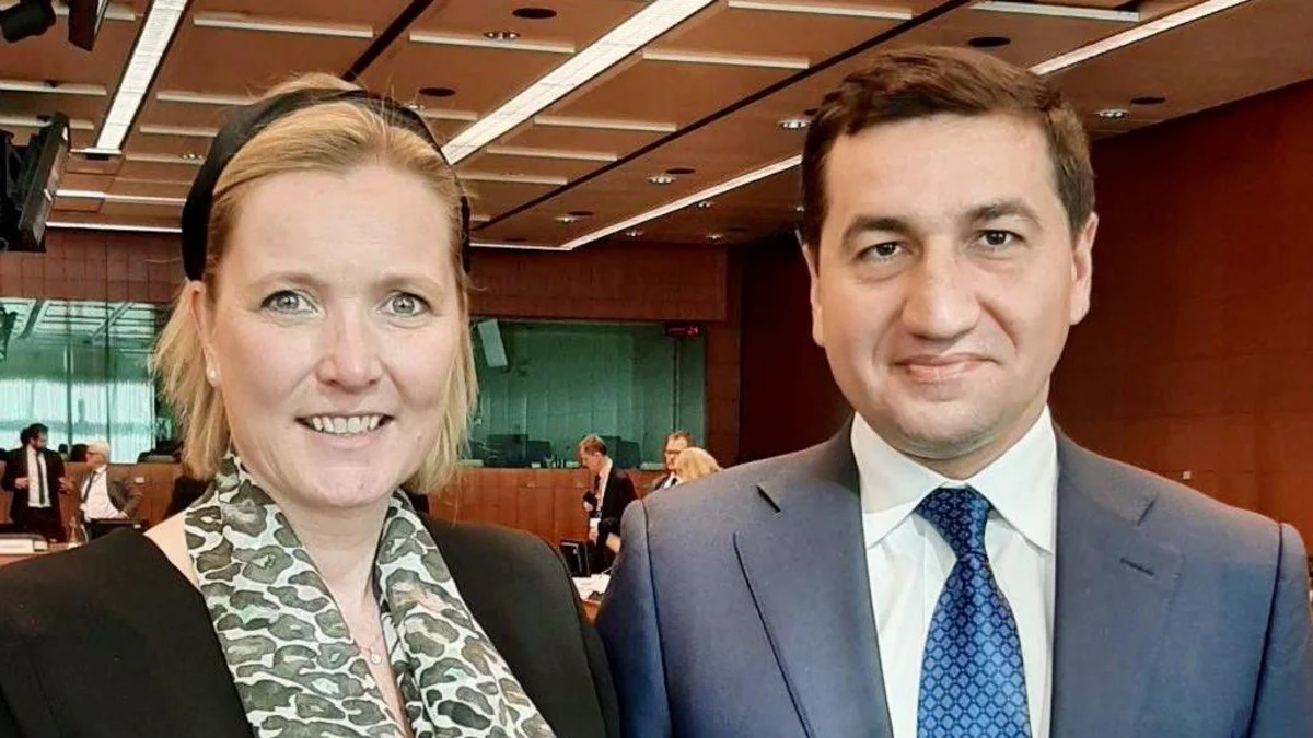 Prezidentin köməkçisi Aİ-nin komitə sədri ilə görüşüb