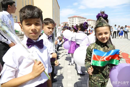 Təhsil naziri məcburi köçkün şagirdlərin Son zəngində  - FOTOREPORTAJ