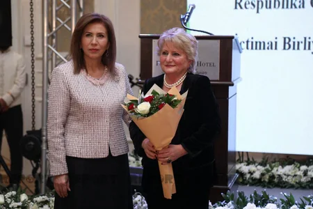 Dövlət Komitəsi qadınları təbrik edib