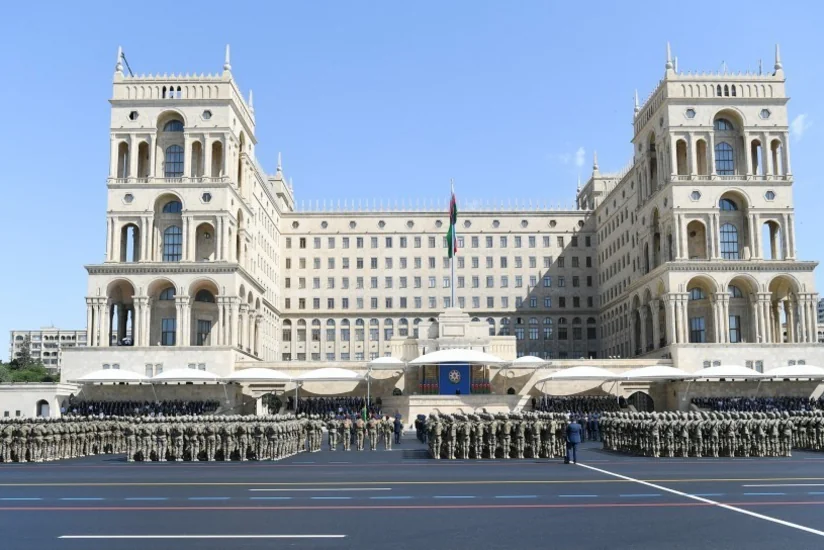 Azadlıq meydanında hərbi parad keçirilib - YENİLƏNİB-2