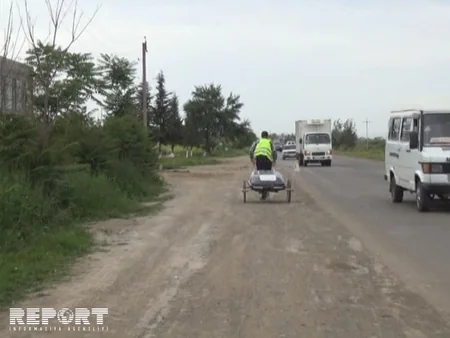 Alman s​əyyah 8 ölkəni piyada keçərək Azərbaycana çatıb - FOTO