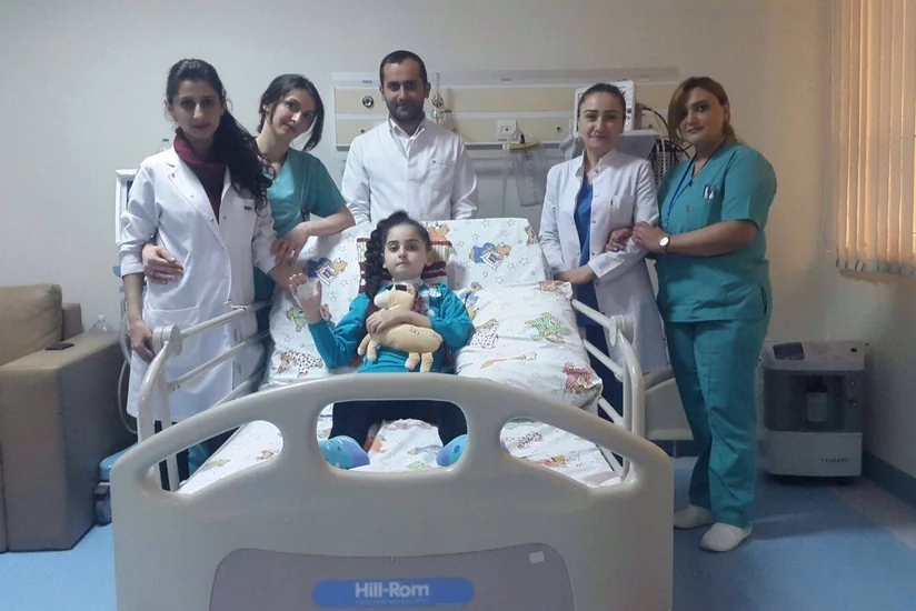 Azərbaycanda nadir xəstəliyə tutulan uşaq xilas edilib - FOTO