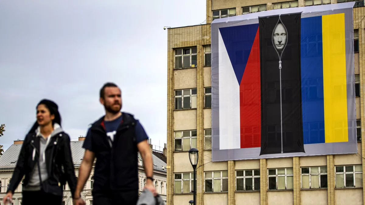 Czechs burn bridge with Moscow-boosting Slovaks