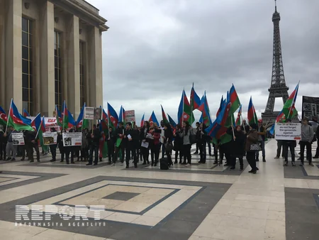 Parisdə yaşayan azərbaycanlılar Sarkisyanın Fransaya səfərinə və erməni təcavüzünə qarşı etiraz aksiyası keçiriblər - FOTO - VİDEO
