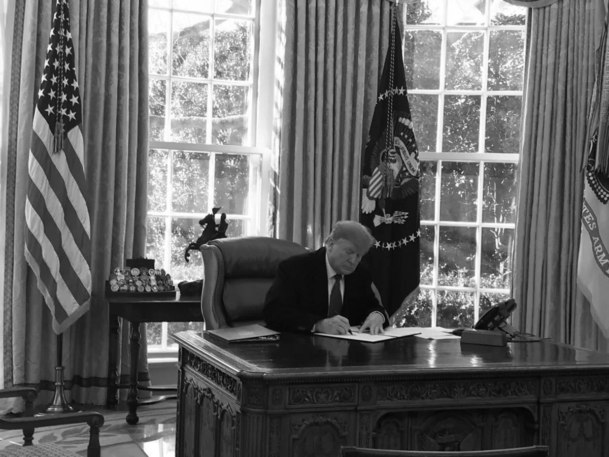 Трамп ввёл режим чрезвычайного положения