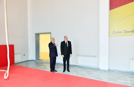 Prezident Sumqayıt şəhər stadionunda yaradılan şəraitlə tanış olub