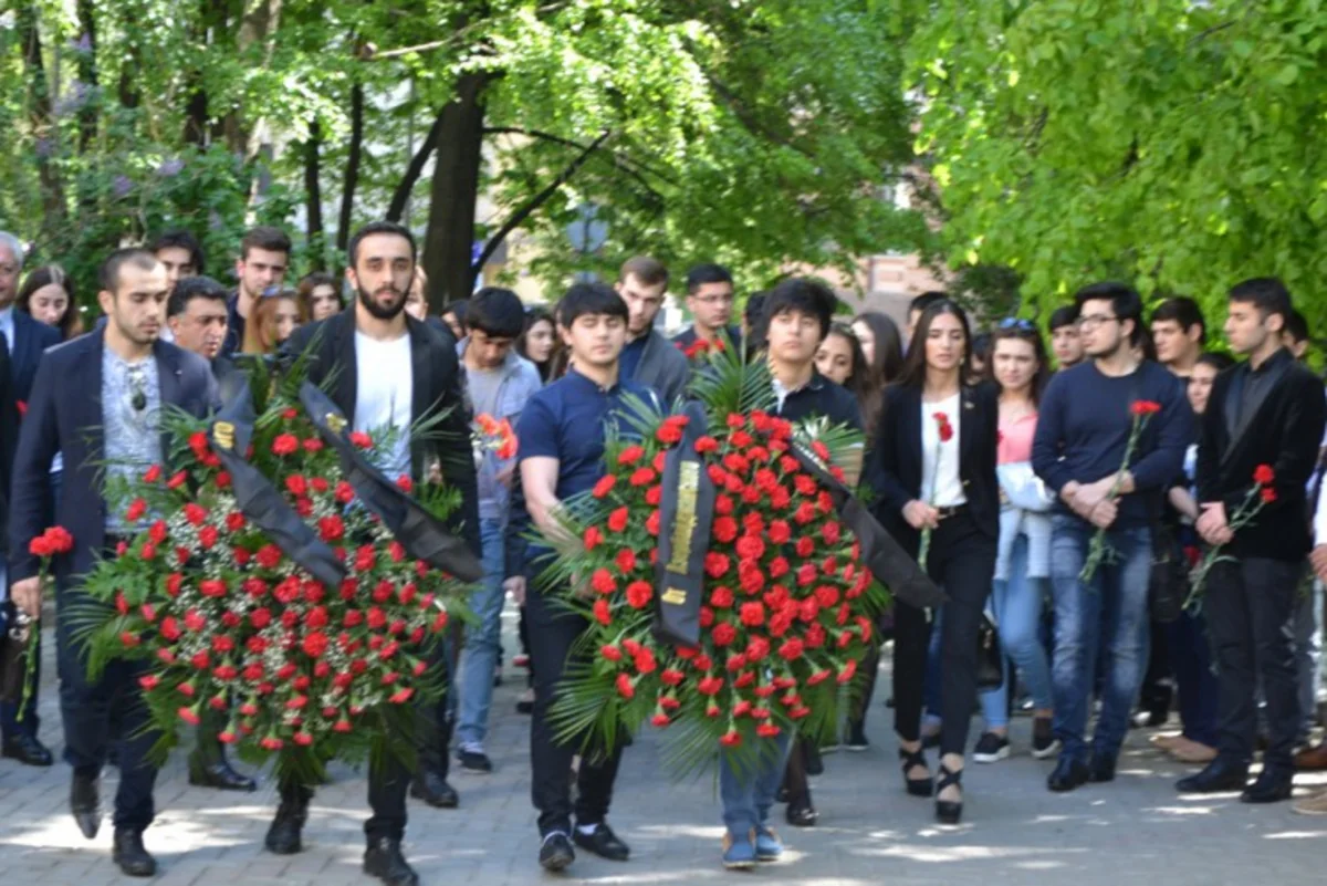 Rusiyanın azərbaycan diasporasının nümayəndələri Bakıda yanğında həlak olanların xatirəsini yad edib
