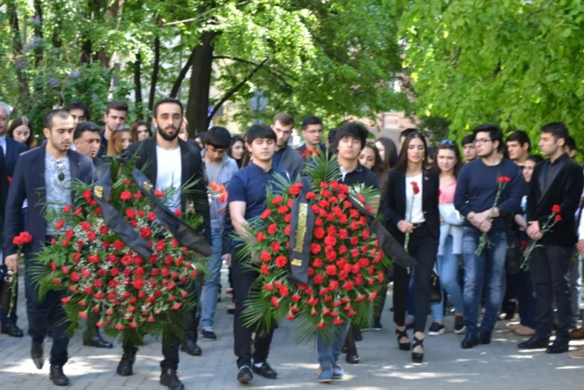Rusiyanın azərbaycan diasporasının nümayəndələri Bakıda yanğında həlak olanların xatirəsini yad edib