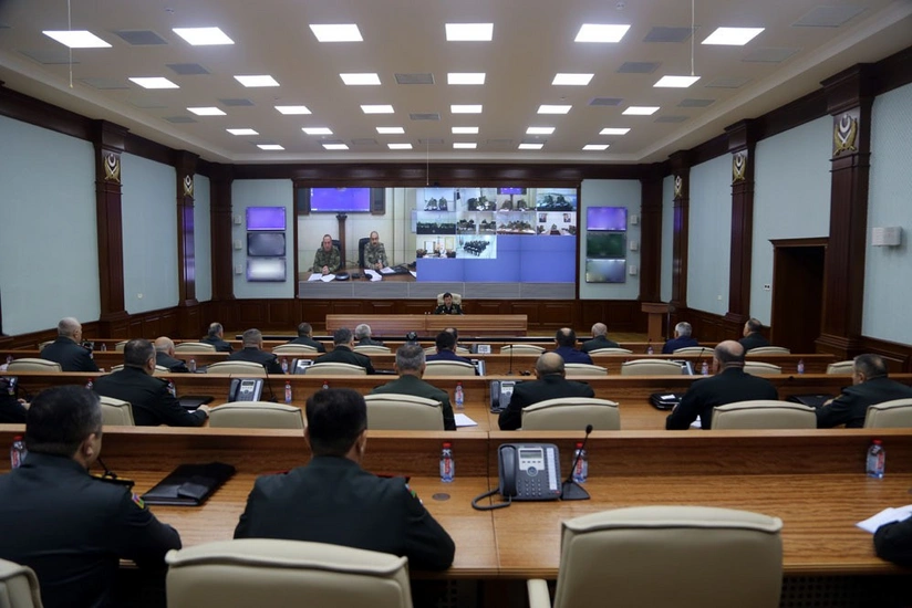 Nəcməddin Sadıkov komanda-qərargah hərb oyunlarının yekunlarına dair müşavirə keçirib