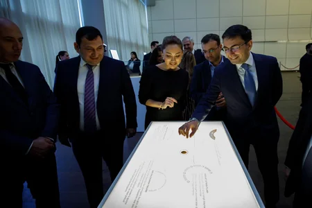 “AzerGold” Heydər Əliyevin 100 illiyinə həsr olunan qızıl sikkə təqdim edib