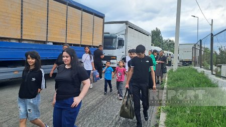 Növbəti köç karvanları Həsənriz və Sarıcalı kəndlərinə çatıb, açarlar təqdim olunub - VİDEO - YENİLƏNİB-2