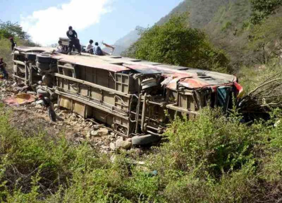 Kolumbiyada turist avtobusu uçuruma düşüb, 3 nəfər ölüb