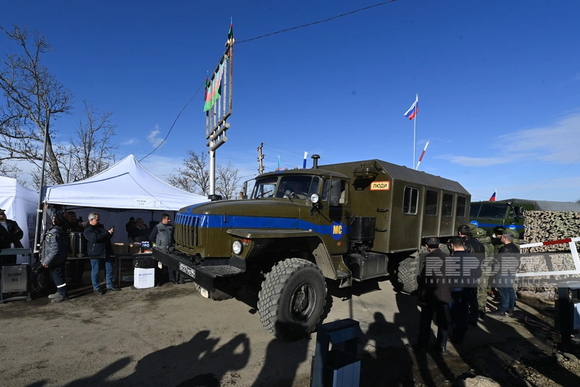 Еще восемь автомобилей снабжения беспрепятственно проехали по дороге Ханкенди-Лачын