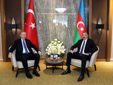 İlham Əliyev Ərdoğanı Füzuli Beynəlxalq Hava Limanında qarşılayıb