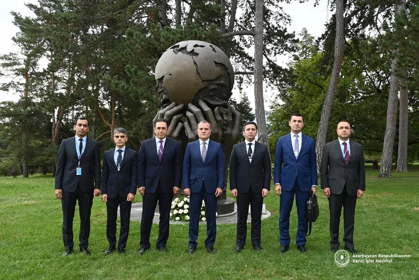 Azerbaijani FM visits sculpture 'Thoughts and Desires' in Geneva