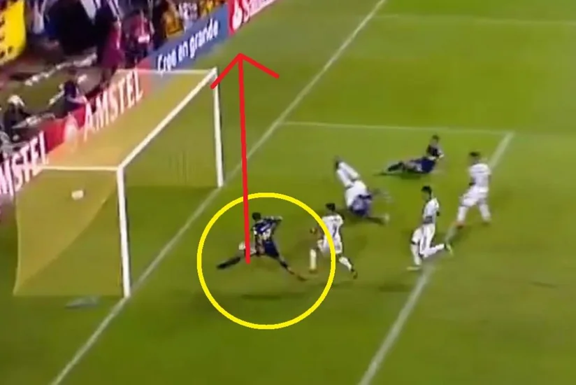 Boka Xuniorsun hücumçusu oyun zamanı qapı xətti üzərindən qol vura bilməyib - VİDEO