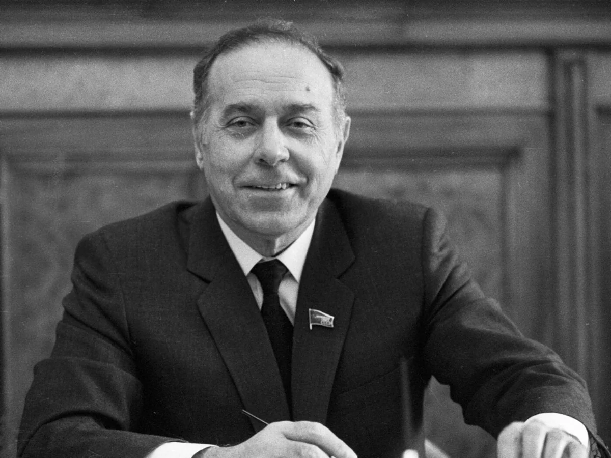 Золотые страницы истории: неоценимый вклад Гейдара Алиева в стройку века