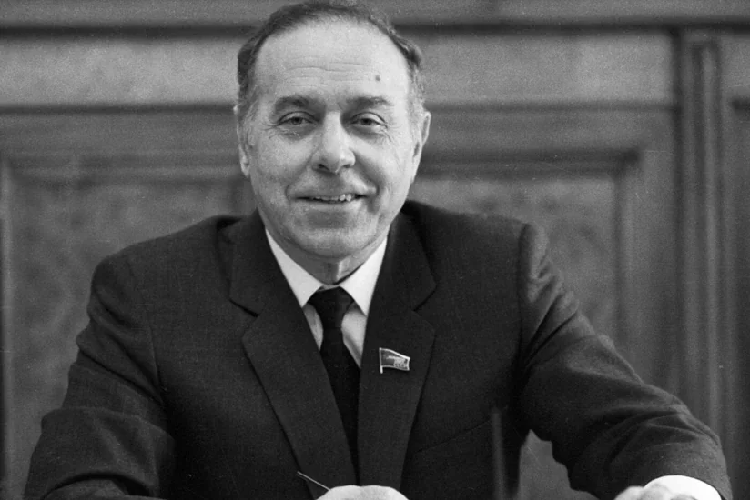 Золотые страницы истории: неоценимый вклад Гейдара Алиева в стройку века
