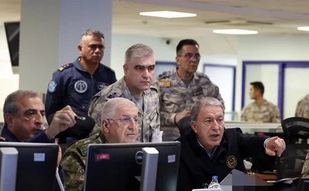 Hulusi Akar: “Son terrorçu zərərsizləşdirilənə qədər mübarizəmiz davam edəcək”