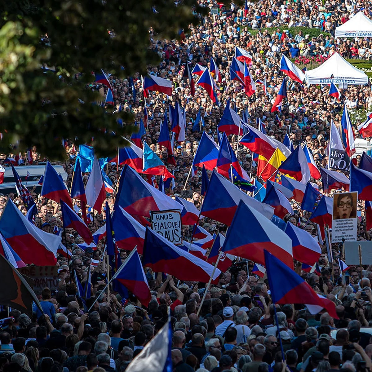 В Праге и Братиславе прошли митинги в связи с ростом цен