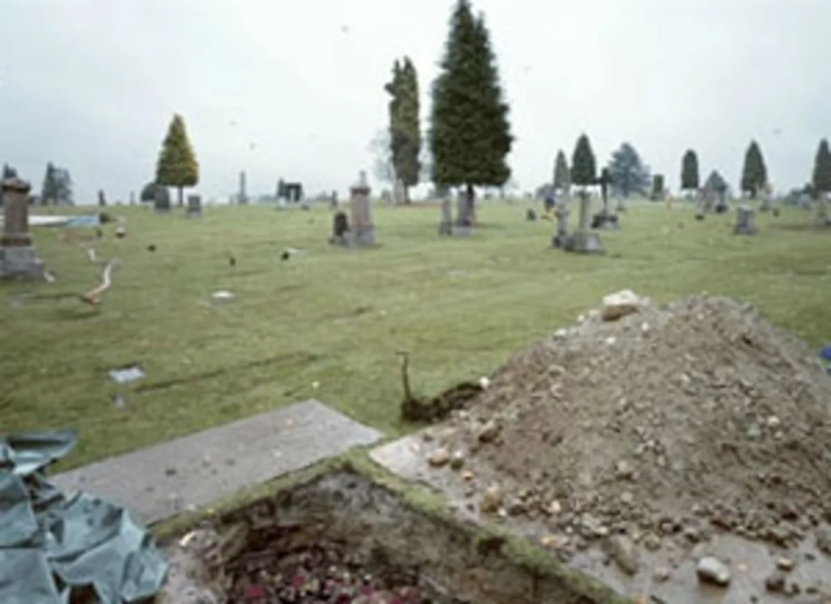 Bakıdakı qəbiristanlıqlardan birini kanalizasiya suyu basıb