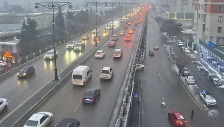 Bakıda 21 istiqamətdə tıxac var - SİYAHI