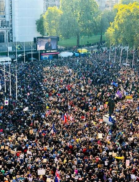 Около 700 тыс. человек вышли на демонстрацию против Brexit в Лондоне - ФОТО - ВИДЕО