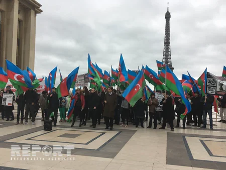 Parisdə yaşayan azərbaycanlılar Sarkisyanın Fransaya səfərinə və erməni təcavüzünə qarşı etiraz aksiyası keçiriblər - FOTO - VİDEO