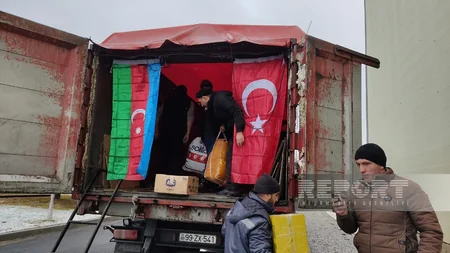 Qaxda yığılan yardımla dolu ilk TIR Türkiyəyə yola düşüb