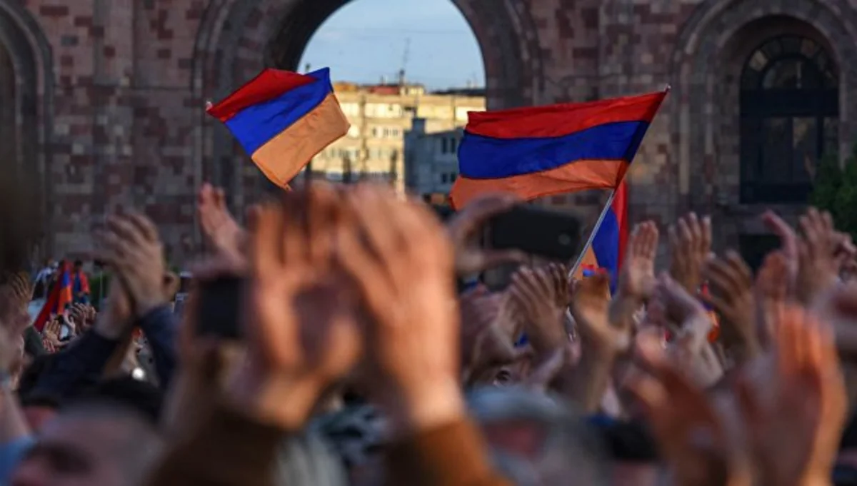 Protest held at residence of Armenian Prime Minister
