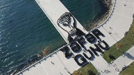 Zəfər Günü münasibətilə fləşmob keçirilib, Dəmir yumruq kompozisiyası yaradılıb