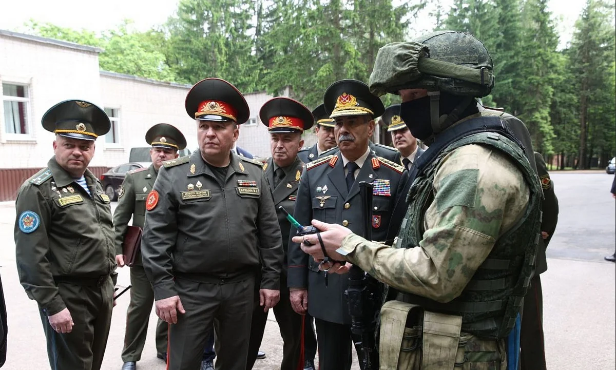 Zakir Həsənov Belarusun müdafiə müəssisəsində olub