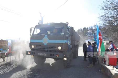 Total of 30 vehicles of peacekeepers move freely through Khankandi-Lachin road
