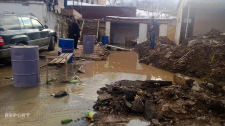 ​Lerikdə rayon mərkəzini su basıb - FOTO