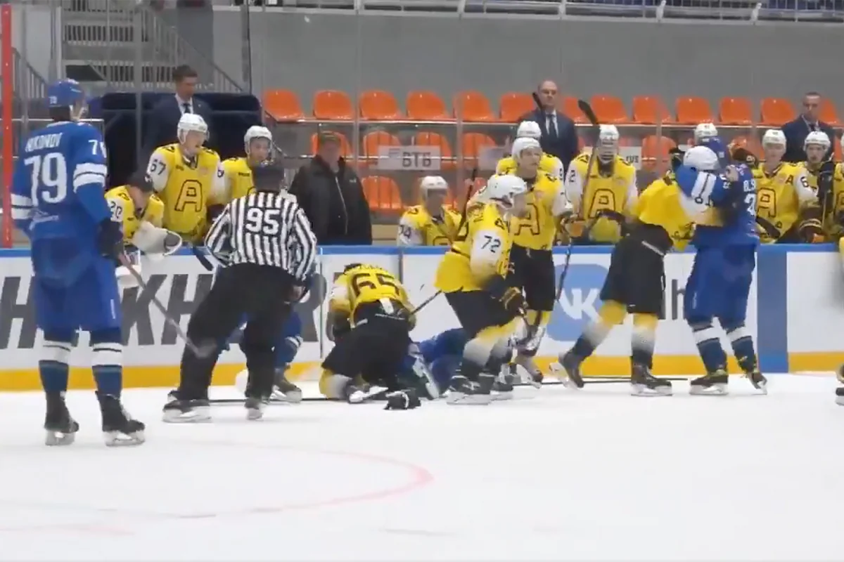 Rusiyada xokkey matçında kütləvi dava düşüb