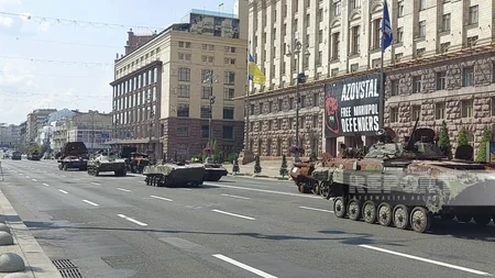 Kiyevdə müharibədə məhv edilən Rusiya hərbi texnikalarının paradı keçirilir - FOTOREPORTAJ