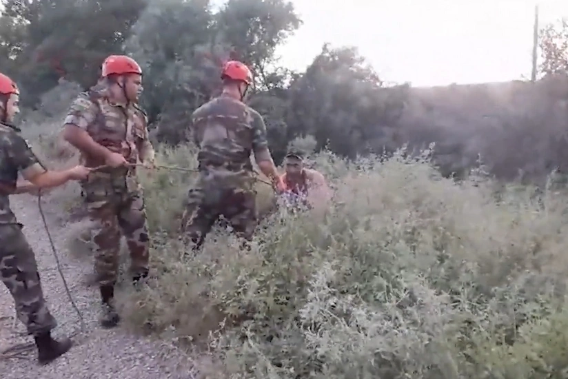 Mingəçevirdə yeddi metrlik dərədə köməksiz qalan şəxs xilas edilib