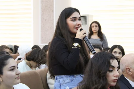 Prezident seçkilərində ilk dəfə səs verəcək tələbələrlə maarifləndirici seminarlar keçirilir