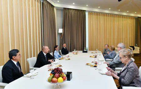 Ilham Aliyev and Mehriban Aliyeva talk with ophthalmologists who worked with academician Zarifa Aliyeva