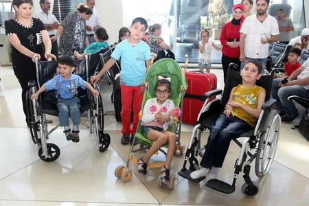 Nazirlik daha 25 nəfər sağlamlıq imkanları məhdud uşağı Türkiyəyə müalicəyə göndərib