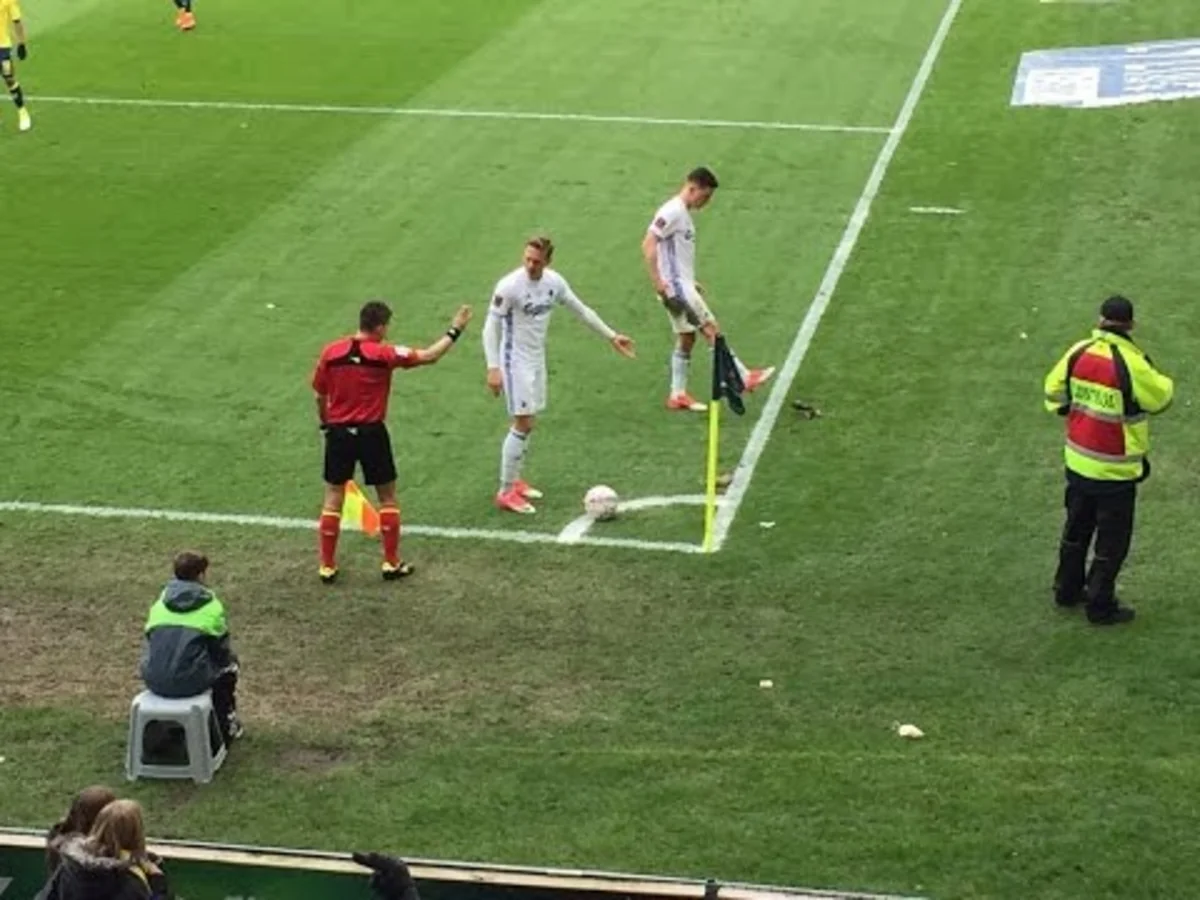 Danimarkada paytaxt klubunun futbolçularına ölü siçovullar atıblar - VİDEO