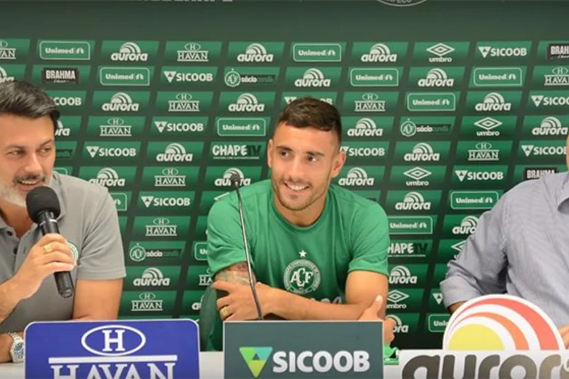 “Şapekoense” klubu təyyarə qəzasından sağ çıxan futbolçusu ilə yeni müqavilə bağlayıb